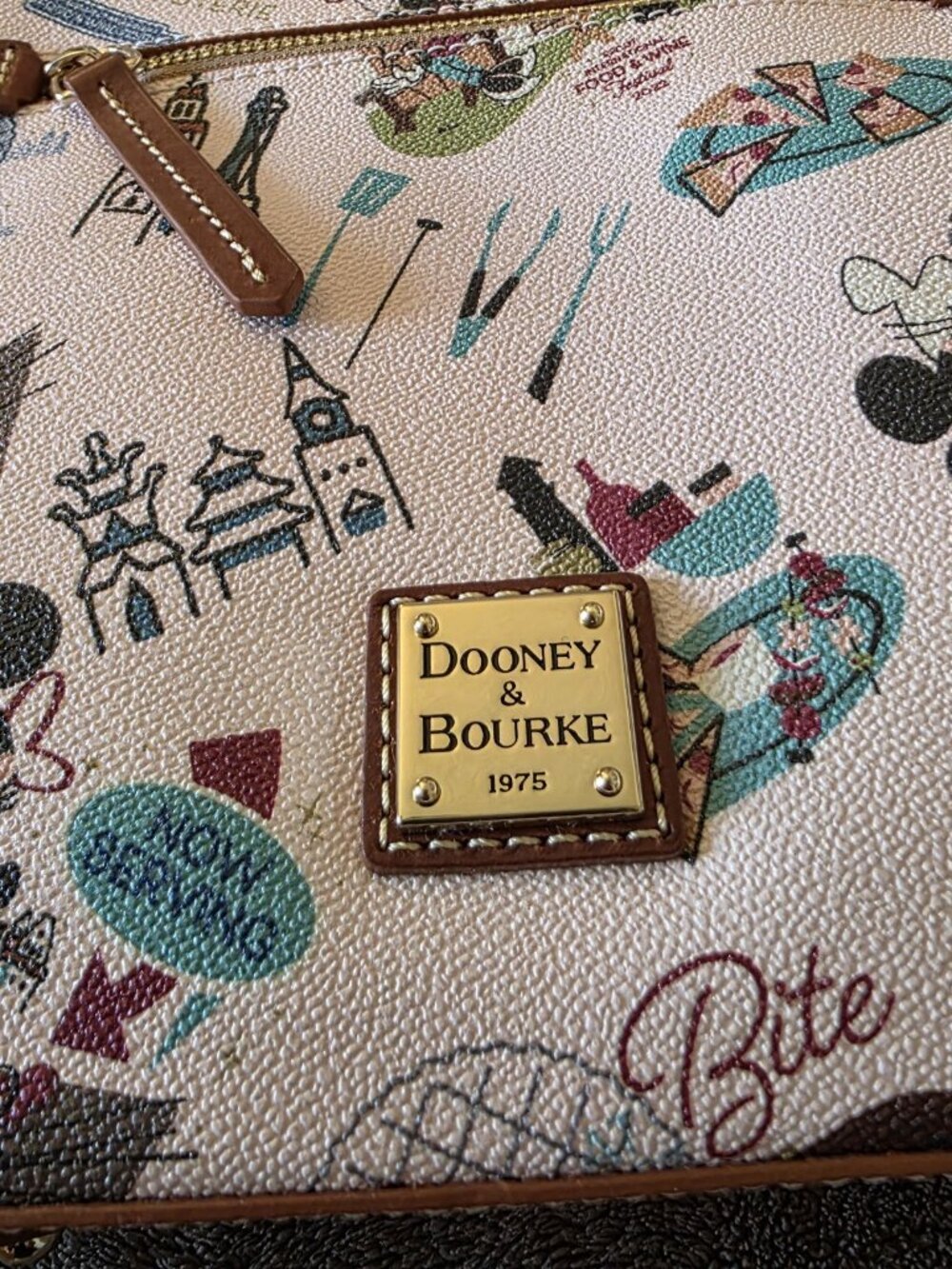 Disney Dooney & Bourke EPCOT Food Wine 2022 Crossbody Bag Mickey Minnie NWT - Picture 8 of 16